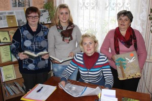 Загадчыца дзіцячай бібліятэкай Тамара Паляк, бібліятэкар аддзела бібліятэчнага маркетынгу Анастасія Андрэева, дырэктар ЦБС Алена Фромертас і загадчыца аддзела бібліятэчнага маркетынгу Марыя Сушко (злева направа)