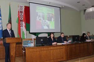 Выступае старшыня Шаркаўшчынскага раённага аб’яднання прафсаюзаў І. В. Малюгін