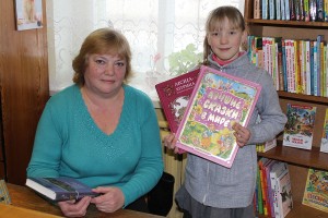 О. П. Лукьяненок и юная читательница Е. Гуйдо