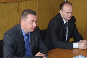 страршыня райвыканкама Д.М. Ламака і начальнік Шаркаўшчынскага РАУС С.М. Арэшкаў